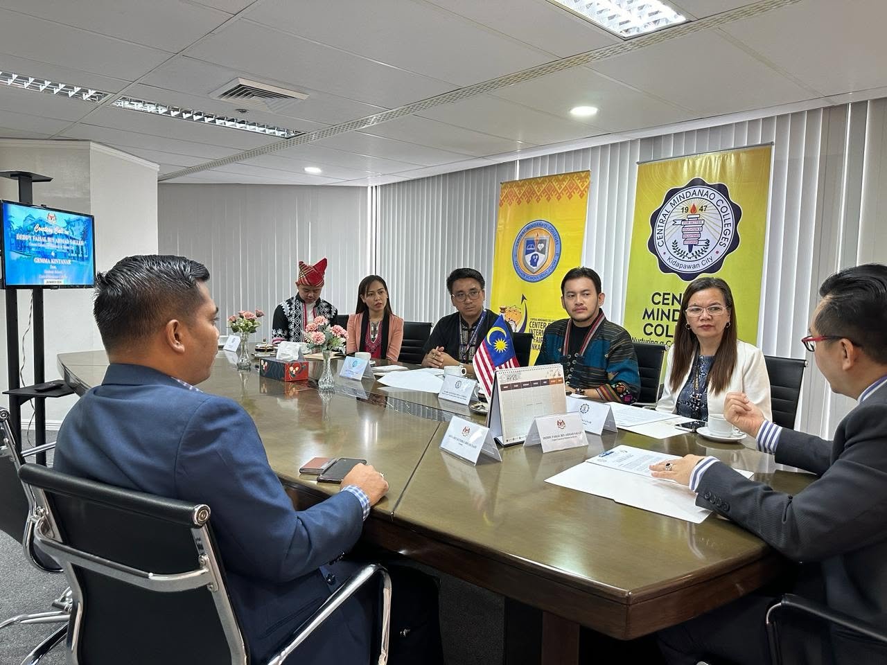 𝐄𝐱𝐩𝐥𝐨𝐫𝐢𝐧𝐠 𝐆𝐥𝐨𝐛𝐚𝐥 𝐎𝐩𝐩𝐨𝐫𝐭𝐮𝐧𝐢𝐭𝐢𝐞𝐬: 𝐂𝐌𝐂 𝐆𝐒𝐄 𝐄𝐧𝐠𝐚𝐠𝐞𝐬 𝐰𝐢𝐭𝐡 𝐌𝐚𝐥𝐚𝐲𝐬𝐢𝐚𝐧 𝐂𝐨𝐧𝐬𝐮𝐥𝐚𝐭𝐞 𝐟𝐨𝐫 𝐌𝐀𝐄𝐃 𝐒𝐭𝐮𝐝𝐞𝐧𝐭𝐬' 𝐅𝐁𝐄𝐋 𝐏𝐫𝐨𝐠𝐫𝐚𝐦 — photo 8