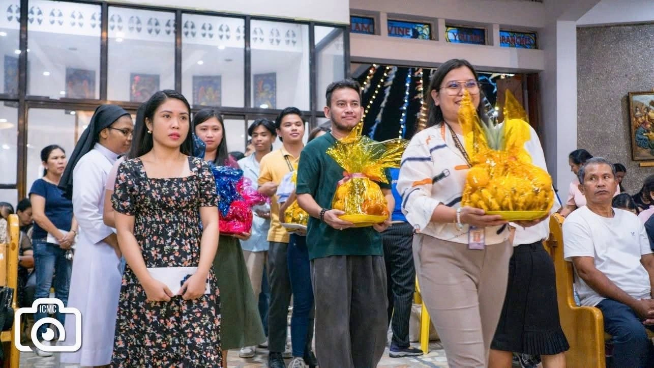 CMCians Gather for Thanksgiving Mass — photo 3
